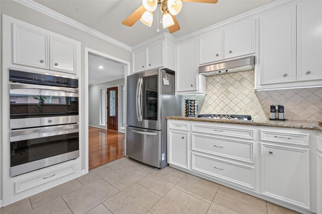 2207 Laurel Hill Drive, Kingwood, TX 77339