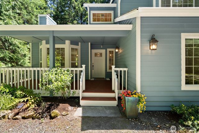 20247 Robin Lane NE, Suquamish, WA 98392
