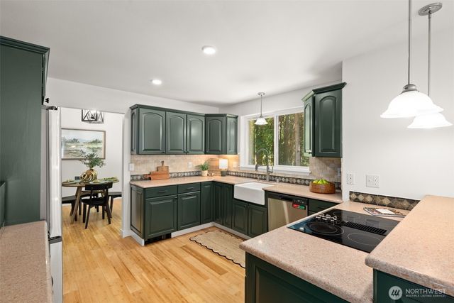 20247 Robin Lane NE, Suquamish, WA 98392