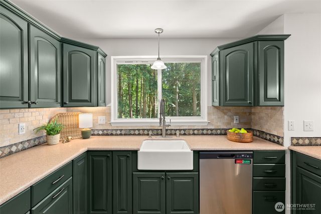 20247 Robin Lane NE, Suquamish, WA 98392
