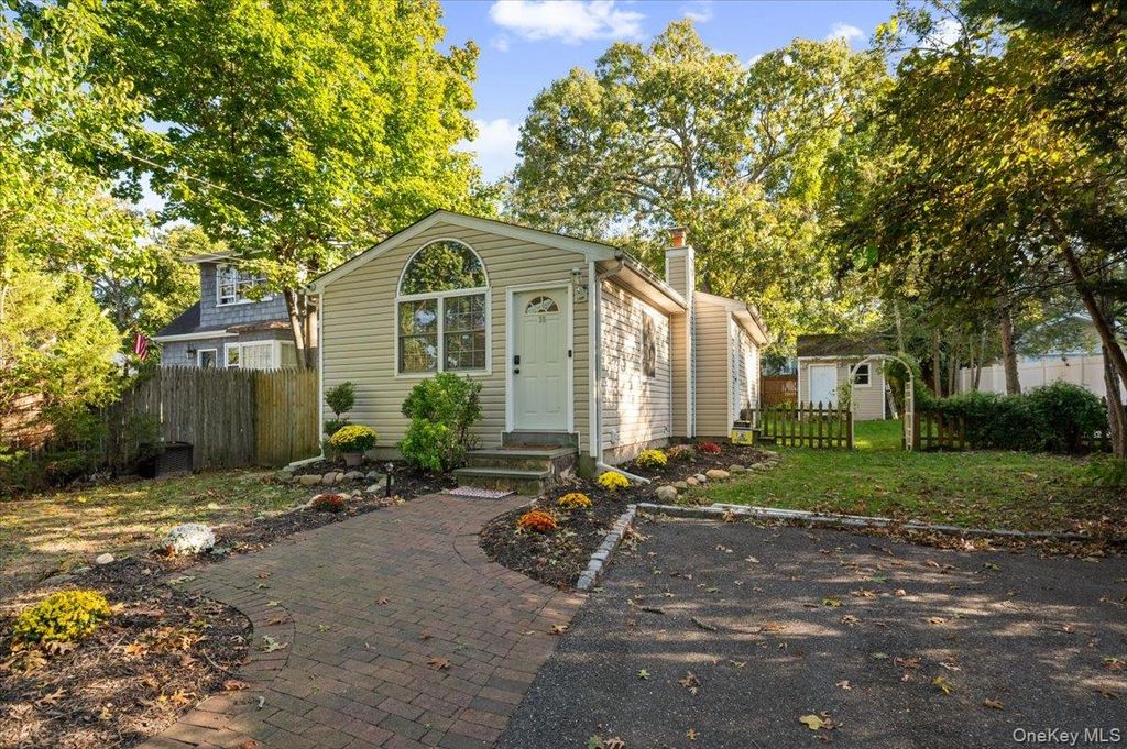 30 Ormond Avenue, Selden, NY 11784 — exterior