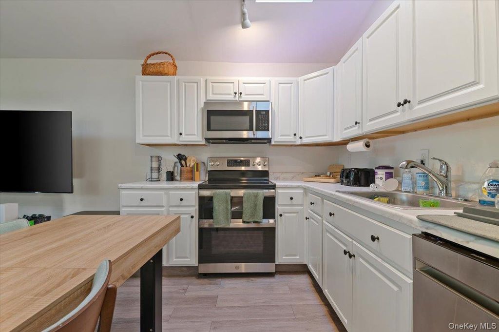 30 Ormond Avenue, Selden, NY 11784 — photo 4