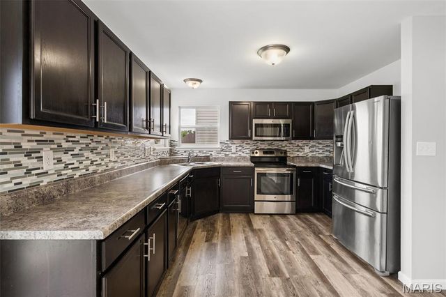 1113 Centre Lake Drive, St Peters, MO 63376