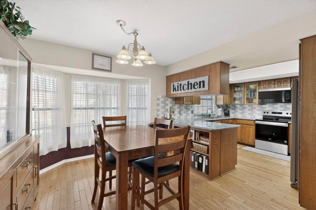 932 Freestone Drive, Arlington, TX 76017