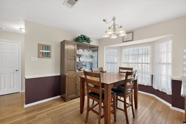 932 Freestone Drive, Arlington, TX 76017