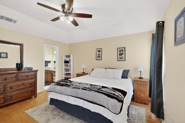 932 Freestone Drive, Arlington, TX 76017