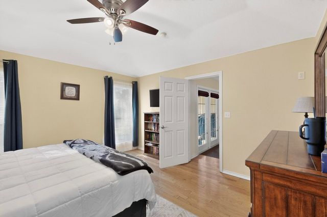 932 Freestone Drive, Arlington, TX 76017