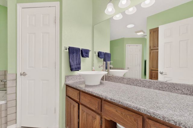 932 Freestone Drive, Arlington, TX 76017