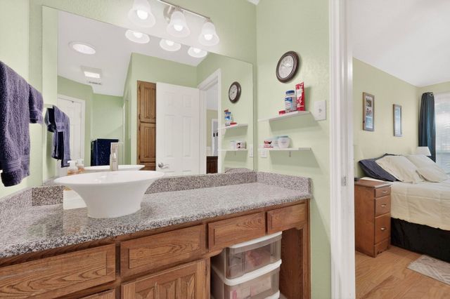 932 Freestone Drive, Arlington, TX 76017