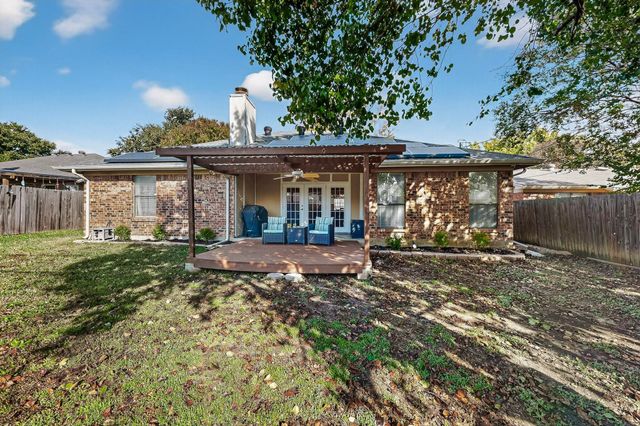 932 Freestone Drive, Arlington, TX 76017