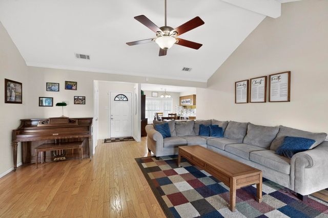 932 Freestone Drive, Arlington, TX 76017