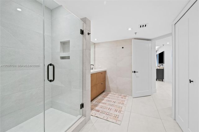 520 Brickell Key Dr A713, Miami, FL 33131