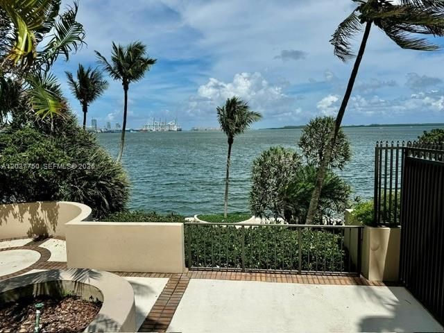 520 Brickell Key Dr A713, Miami, FL 33131