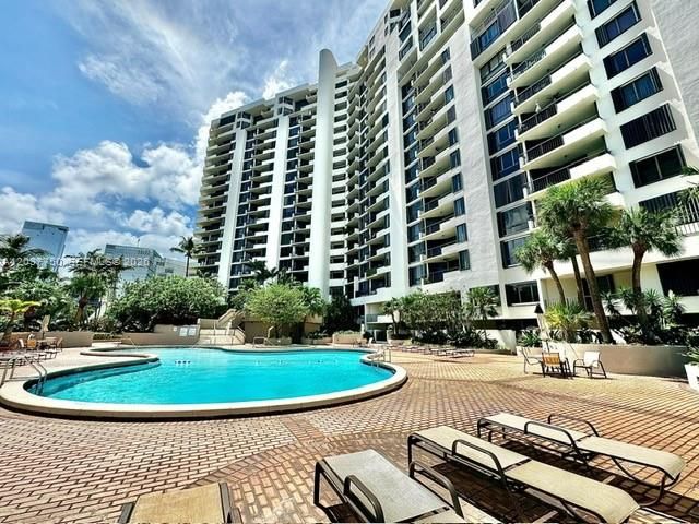 520 Brickell Key Dr A713, Miami, FL 33131