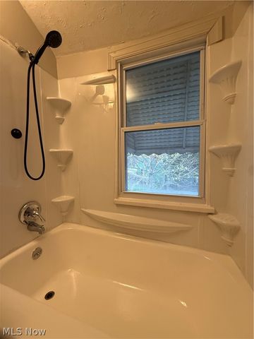 1427 E 252nd Street, Euclid, OH 44117