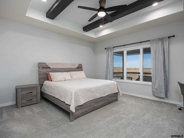 19108 Pinehurst Avenue, Omaha, NE 68136