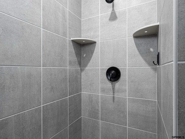 19108 Pinehurst Avenue, Omaha, NE 68136