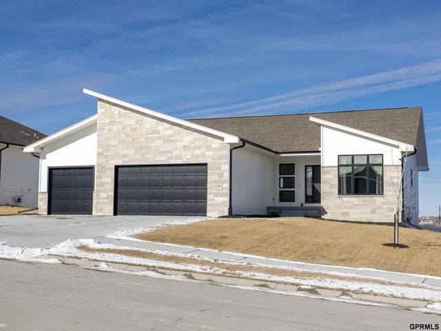 19108 Pinehurst Avenue, Omaha, NE 68136