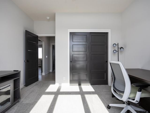 19108 Pinehurst Avenue, Omaha, NE 68136