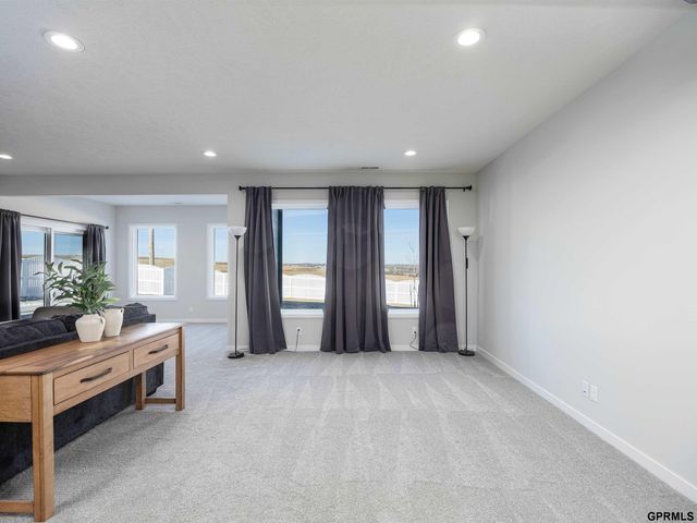 19108 Pinehurst Avenue, Omaha, NE 68136