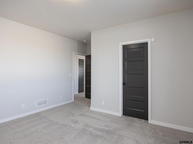 19108 Pinehurst Avenue, Omaha, NE 68136