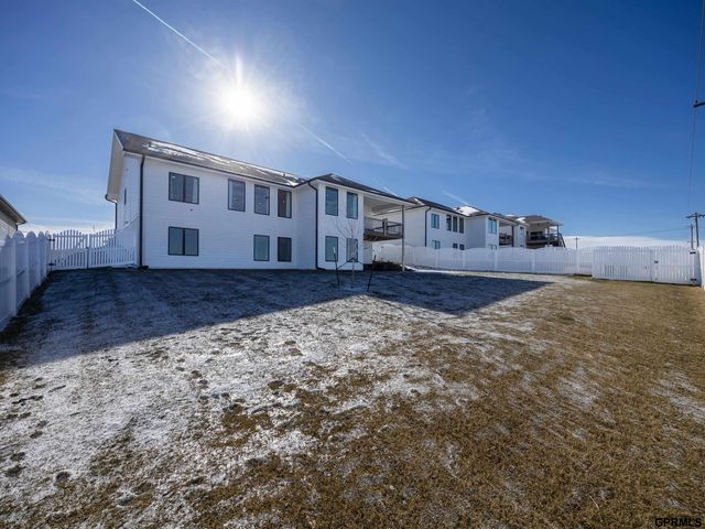 19108 Pinehurst Avenue, Omaha, NE 68136