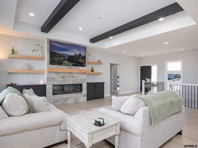 19108 Pinehurst Avenue, Omaha, NE 68136