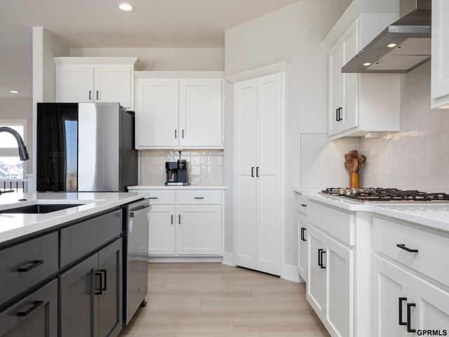 19108 Pinehurst Avenue, Omaha, NE 68136