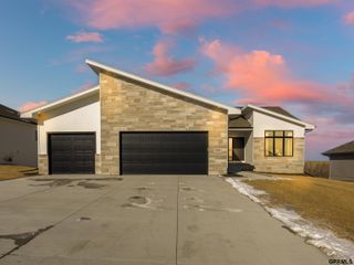 19108 Pinehurst Avenue, Omaha, NE 68136