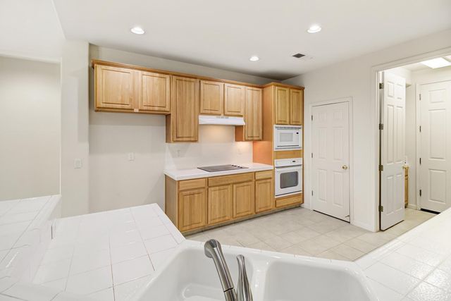 814 Pleasant Valley Dr, Ione, CA 95640