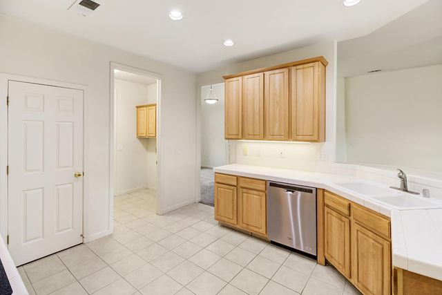 814 Pleasant Valley Dr, Ione, CA 95640