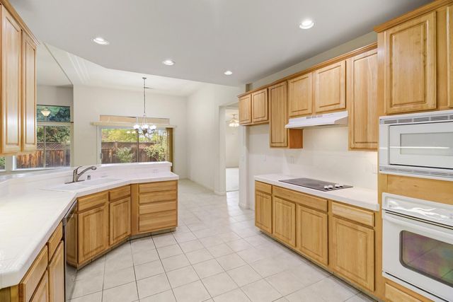 814 Pleasant Valley Dr, Ione, CA 95640