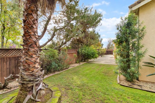 814 Pleasant Valley Dr, Ione, CA 95640