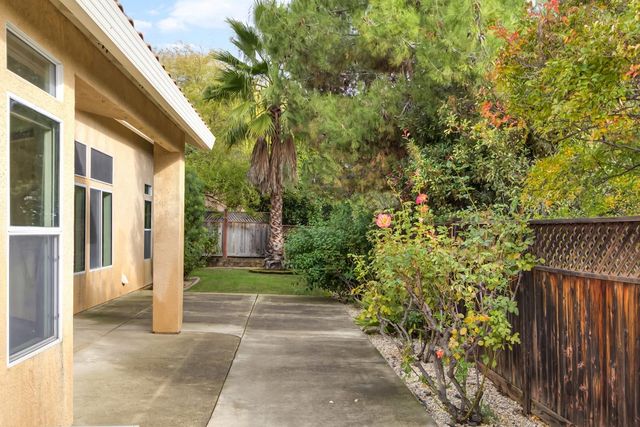 814 Pleasant Valley Dr, Ione, CA 95640