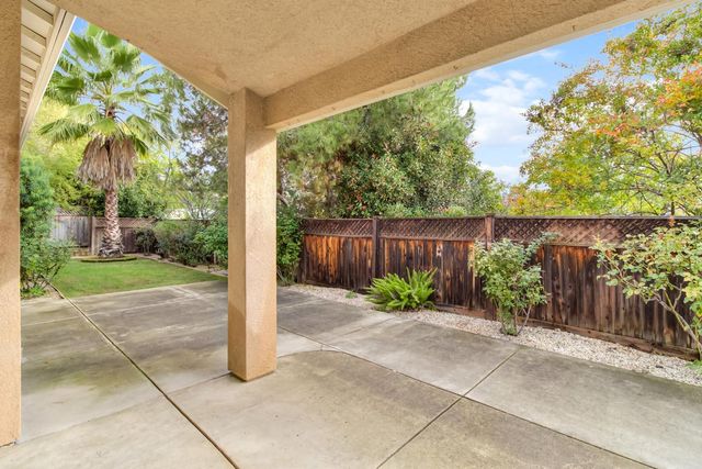 814 Pleasant Valley Dr, Ione, CA 95640