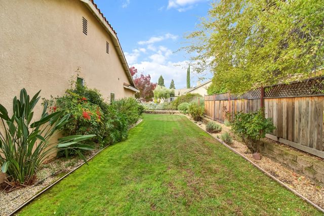 814 Pleasant Valley Dr, Ione, CA 95640