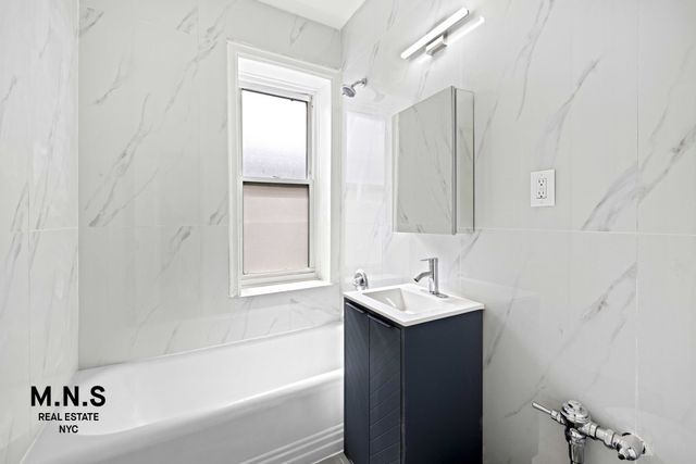 3553 77th St Apt 3E, New York City, NY 11372