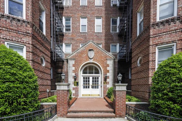 3553 77th St Apt 3E, New York City, NY 11372