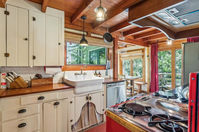 28772 Cedar Drive, Lake Arrowhead, CA 92352