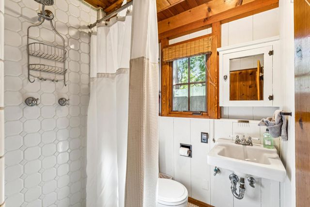 28772 Cedar Drive, Lake Arrowhead, CA 92352