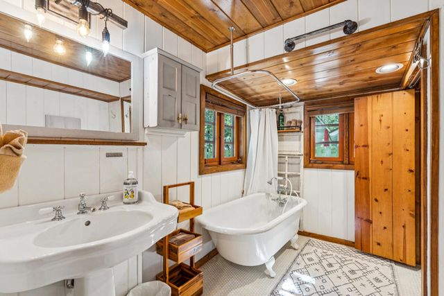 28772 Cedar Drive, Lake Arrowhead, CA 92352