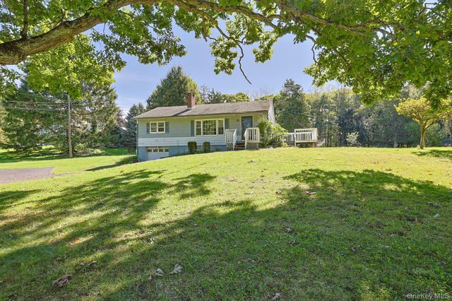 6 White Oak Terrace, Campbell Hall, NY 10916