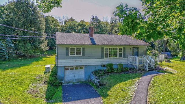 6 White Oak Terrace, Campbell Hall, NY 10916