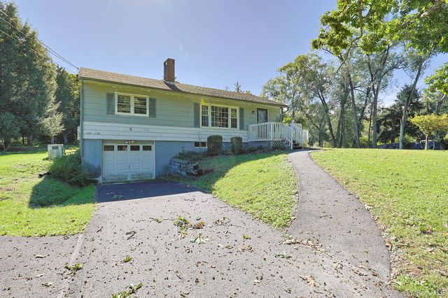 6 White Oak Terrace, Campbell Hall, NY 10916