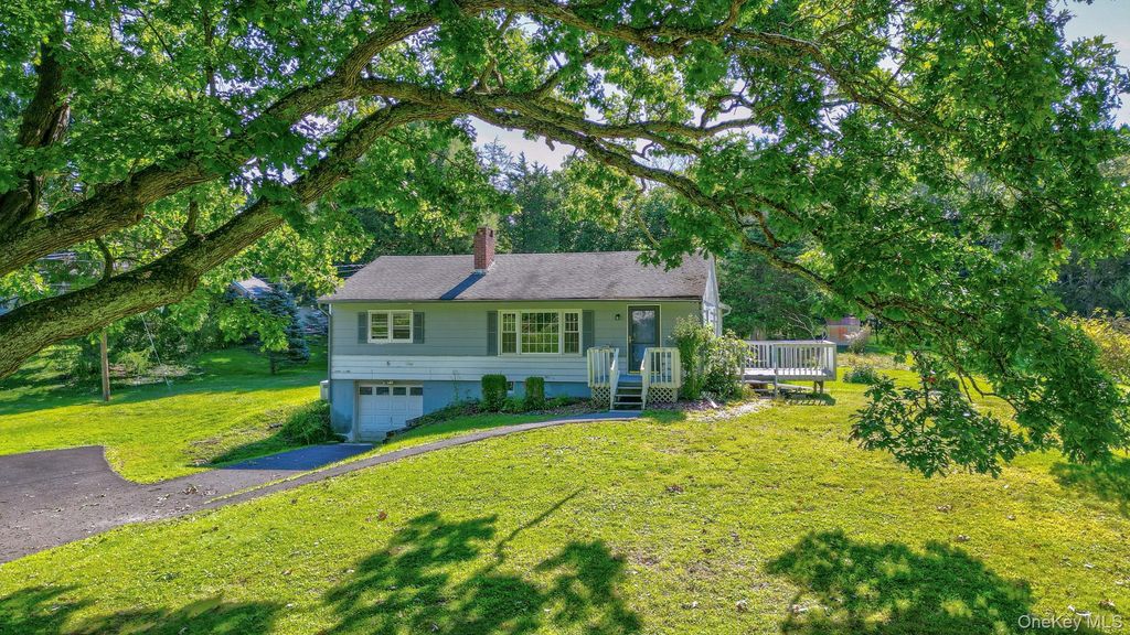 6 White Oak Terrace, Campbell Hall, NY 10916