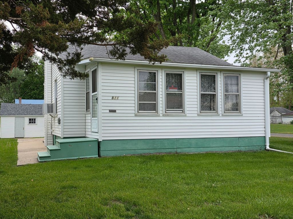 Image 1 of property listing at 811 Jackson Street, Prophetstown, IL 61277