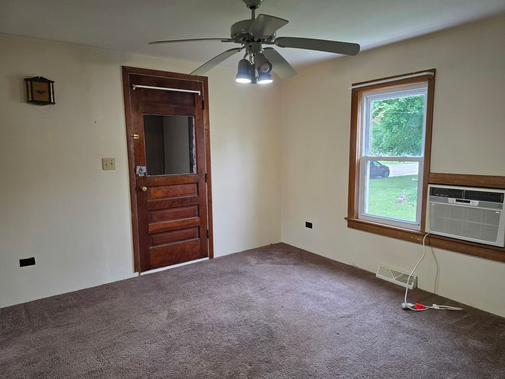 Image 5 of property listing at 811 Jackson Street, Prophetstown, IL 61277