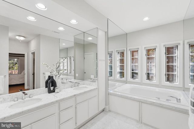 10033 CHARTWELL MANOR, Potomac, MD 20854