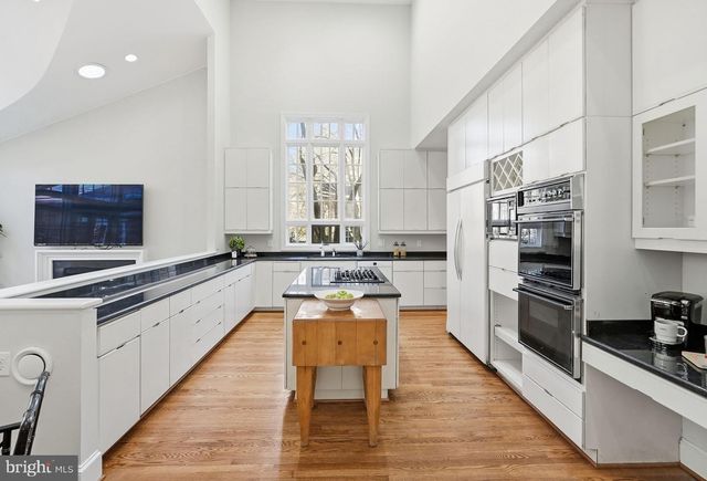 10033 CHARTWELL MANOR, Potomac, MD 20854