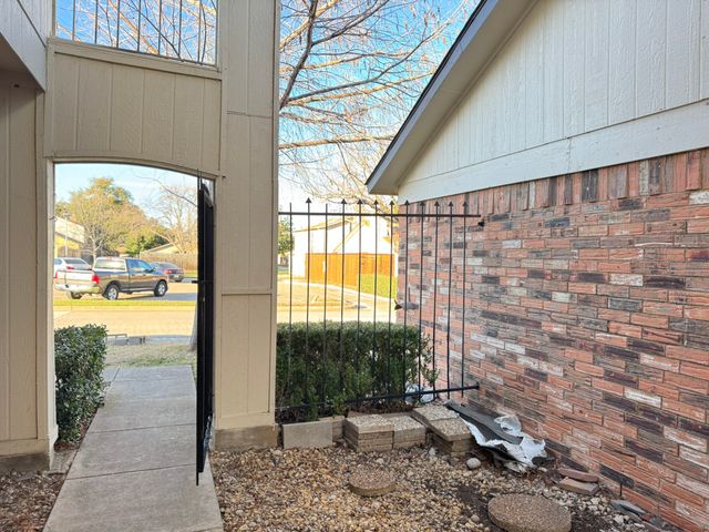 2904 Southern Cross Drive, Garland, TX 75044